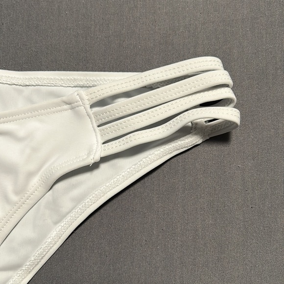 Woman’s 2 piece bathing suit - Picture 4 of 6